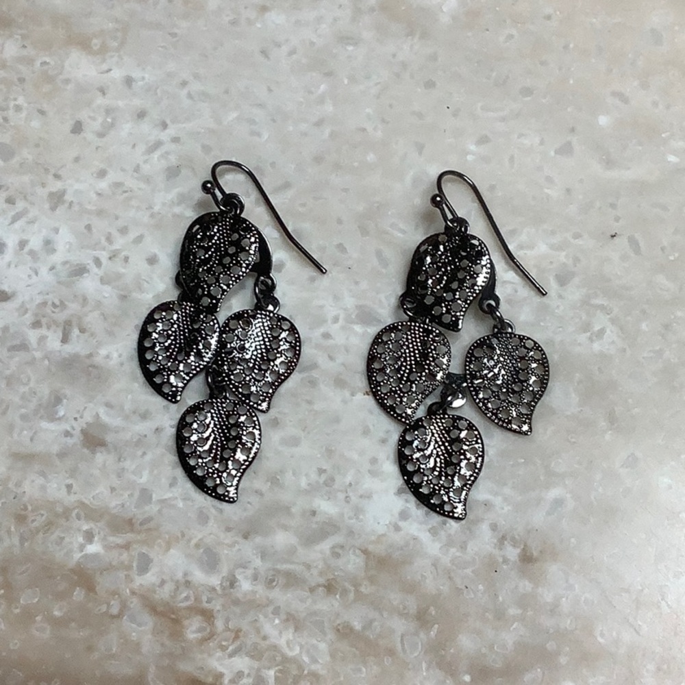 😍Leaf Design Dangle Earring😍NWOT